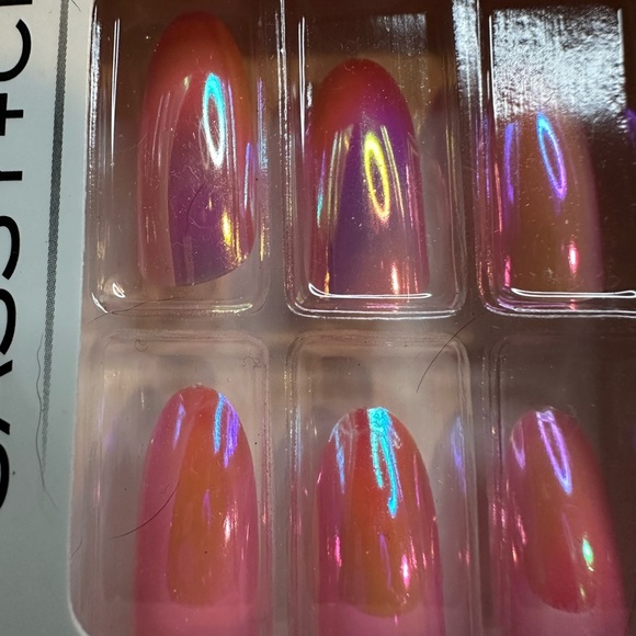 🩷5/$10 Iridescent Oval Fashion Nails - Picture 3 of 5
